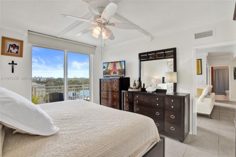 House in Miami, Florida 2 bedrooms, 85.47 sq.m. № 2042757 - photo 18