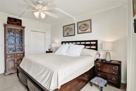 House in Miami, Florida 2 bedrooms, 85.47 sq.m. № 2042757 - photo 20