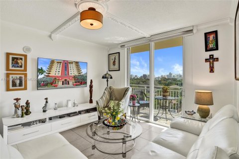 House in Miami, Florida 2 bedrooms, 85.47 sq.m. № 2042757 - photo 7