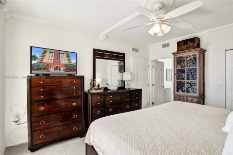 House in Miami, Florida 2 bedrooms, 85.47 sq.m. № 2042757 - photo 21