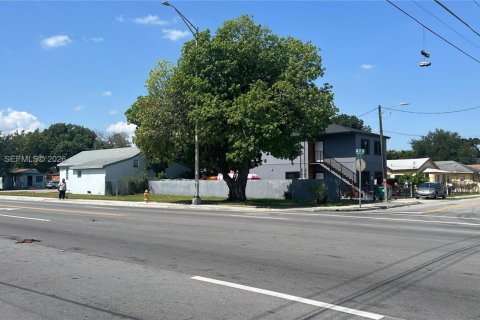 Propiedad comercial en venta en Miami, Florida № 2021768 - foto 4
