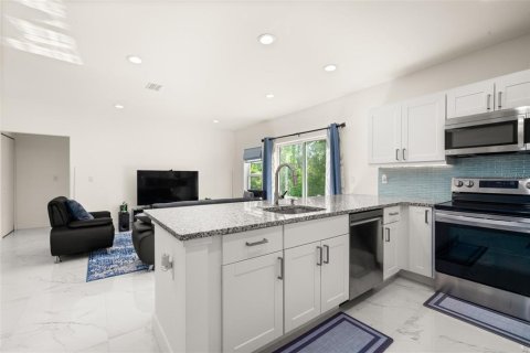 House in Sebring, Florida 3 bedrooms, 126.25 sq.m. № 1651790 - photo 5