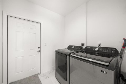 House in Sebring, Florida 3 bedrooms, 126.25 sq.m. № 1651790 - photo 15