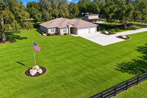 Casa en Ocala, Florida 4 dormitorios, 326.83 m2 № 2369005