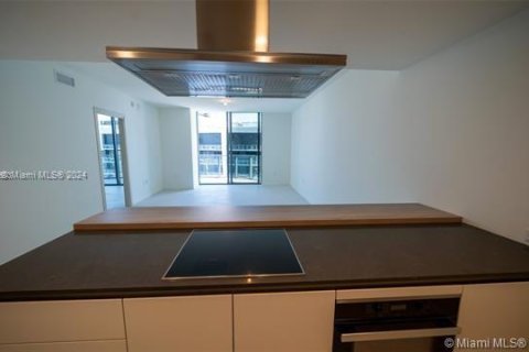 Condo in Miami, Florida, 1 bedroom  № 2036833 - photo 7