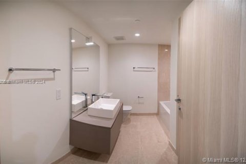 Condo in Miami, Florida, 1 bedroom  № 2036833 - photo 3