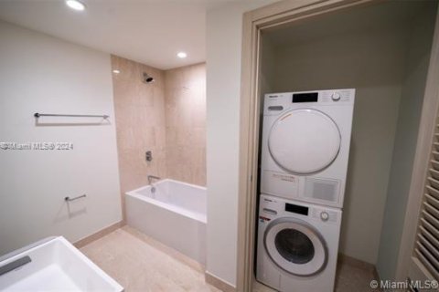 Condo in Miami, Florida, 1 bedroom  № 2036833 - photo 4