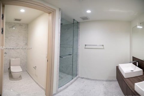 Condo in Miami, Florida, 1 bedroom  № 2036833 - photo 15