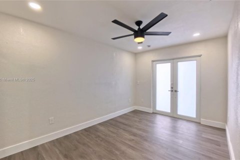 Casa en venta en Hialeah, Florida, 3 dormitorios, 142.6 m2 № 1951459 - foto 16