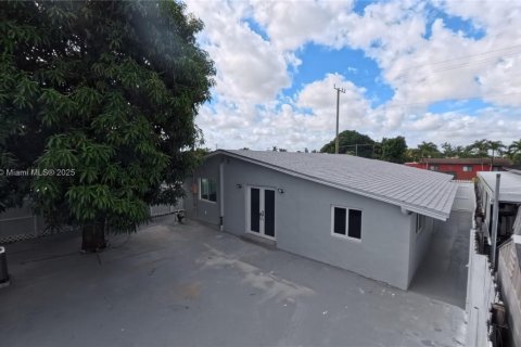 Casa en venta en Hialeah, Florida, 3 dormitorios, 142.6 m2 № 1951459 - foto 26