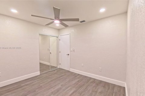 Casa en venta en Hialeah, Florida, 3 dormitorios, 142.6 m2 № 1951459 - foto 15
