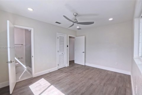 Casa en venta en Hialeah, Florida, 3 dormitorios, 142.6 m2 № 1951459 - foto 19