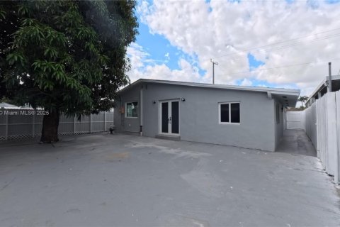 Casa en venta en Hialeah, Florida, 3 dormitorios, 142.6 m2 № 1951459 - foto 22