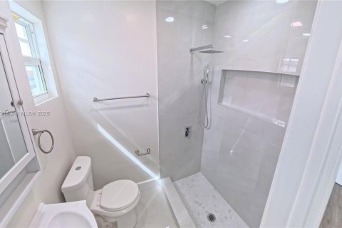 Casa en venta en Hialeah, Florida, 3 dormitorios, 142.6 m2 № 1951459 - foto 20