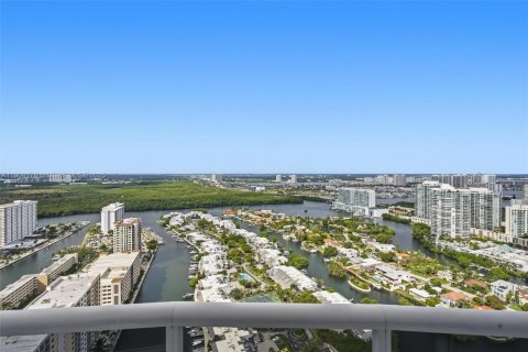 Купить кондоминиум в Санни-Айлс-Бич, Флорида 3 спальни, 216.18м2, № 1969356 - фото 14