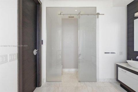 Купить кондоминиум в Санни-Айлс-Бич, Флорида 3 спальни, 216.18м2, № 1969356 - фото 24