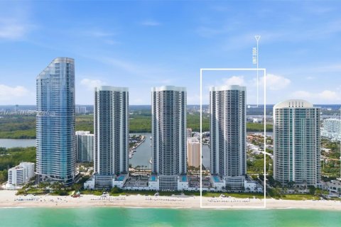 Купить кондоминиум в Санни-Айлс-Бич, Флорида 3 спальни, 216.18м2, № 1969356 - фото 1