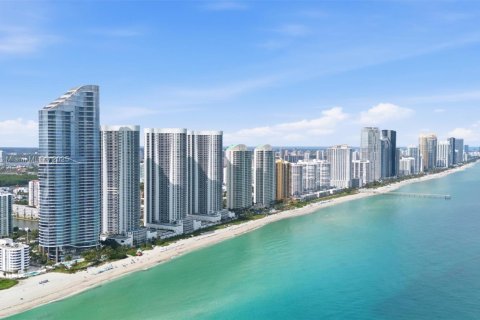Купить кондоминиум в Санни-Айлс-Бич, Флорида 3 спальни, 216.18м2, № 1969356 - фото 2