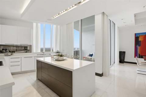 Купить кондоминиум в Санни-Айлс-Бич, Флорида 3 спальни, 216.18м2, № 1969356 - фото 16