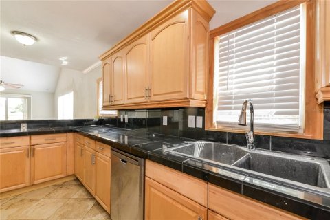Casa en alquiler en Sarasota, Florida, 3 dormitorios, 129.32 m2 № 1823236 - foto 8