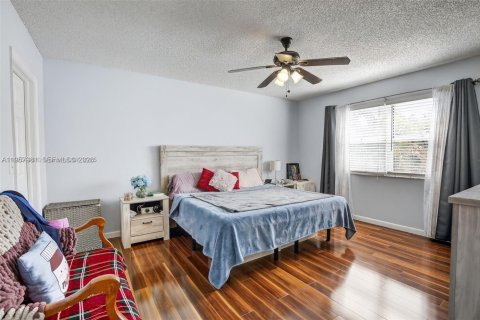 House in Pembroke Pines, Florida 4 bedrooms, 196.67 sq.m. № 2022237 - photo 28