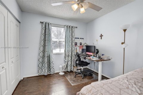 House in Pembroke Pines, Florida 4 bedrooms, 196.67 sq.m. № 2022237 - photo 16