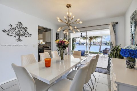 House in Pembroke Pines, Florida 4 bedrooms, 196.67 sq.m. № 2022237 - photo 9