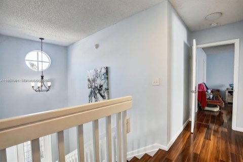 House in Pembroke Pines, Florida 4 bedrooms, 196.67 sq.m. № 2022237 - photo 17