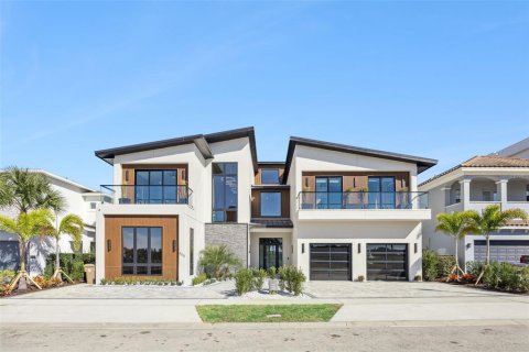 Casa en Four Corners, Florida 10 dormitorios, 958.01 m2 № 2145325