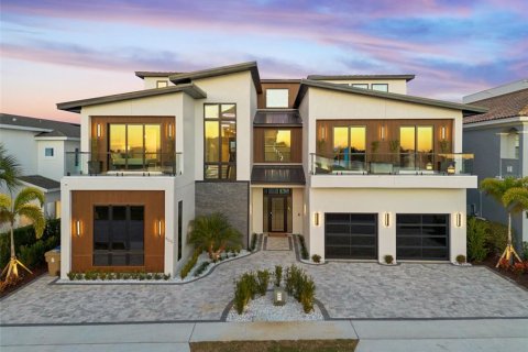 Casa en venta en Four Corners, Florida, 10 dormitorios, 958.01 m2 № 2145325 - foto 2