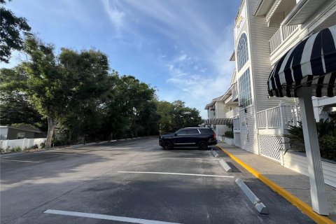 Immobilier commercial à louer à Palm Harbor, Floride: 4705.22 m2 № 1744241 - photo 10