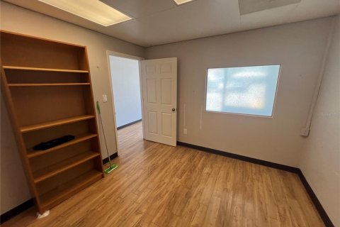 Immobilier commercial à louer à Palm Harbor, Floride: 4705.22 m2 № 1744241 - photo 27