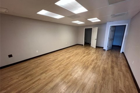 Immobilier commercial à louer à Palm Harbor, Floride: 4705.22 m2 № 1744241 - photo 23