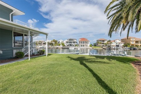House in New Port Richey, Florida 5 bedrooms, 417.04 sq.m. № 1785581 - photo 7