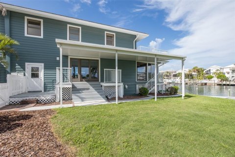 House in New Port Richey, Florida 5 bedrooms, 417.04 sq.m. № 1785581 - photo 6