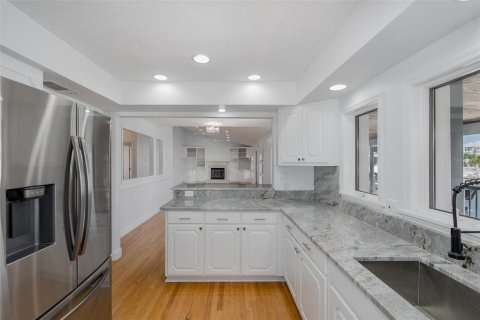 House in New Port Richey, Florida 5 bedrooms, 417.04 sq.m. № 1785581 - photo 20