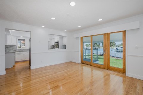 House in New Port Richey, Florida 5 bedrooms, 417.04 sq.m. № 1785581 - photo 23