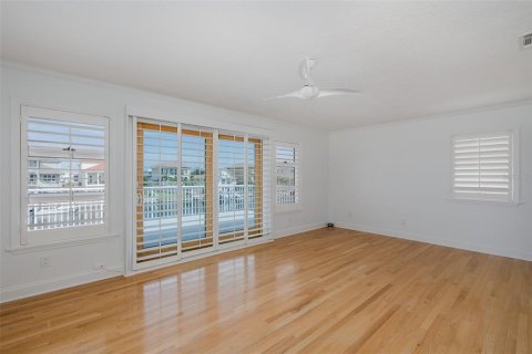 House in New Port Richey, Florida 5 bedrooms, 417.04 sq.m. № 1785581 - photo 26