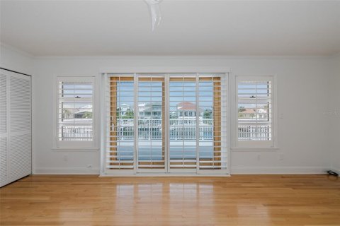House in New Port Richey, Florida 5 bedrooms, 417.04 sq.m. № 1785581 - photo 25
