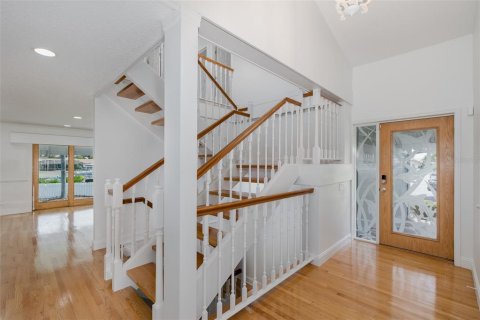 House in New Port Richey, Florida 5 bedrooms, 417.04 sq.m. № 1785581 - photo 11
