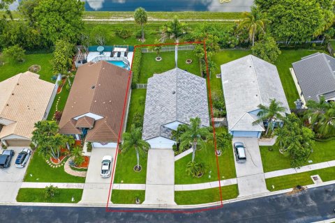 House in Wellington, Florida 3 bedrooms, 148.64 sq.m. № 2254580 - photo 23
