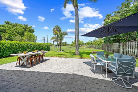 House in Wellington, Florida 3 bedrooms, 148.64 sq.m. № 2254580 - photo 21