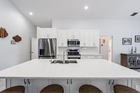 House in Wellington, Florida 3 bedrooms, 148.64 sq.m. № 2254580 - photo 6