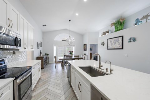 House in Wellington, Florida 3 bedrooms, 148.64 sq.m. № 2254580 - photo 7