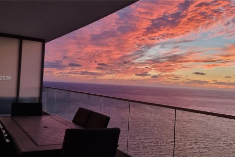 Condo in Sunny Isles Beach, Florida, 3 bedrooms  № 2058054 - photo 29