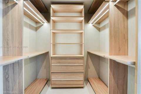 Condo in Sunny Isles Beach, Florida, 3 bedrooms  № 2058054 - photo 13