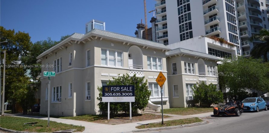 Commercial property in Miami, Florida № 1868135