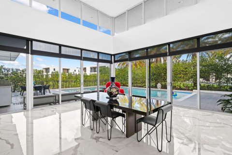 House in Weston, Florida 5 bedrooms, 430.88 sq.m. № 2246589 - photo 15