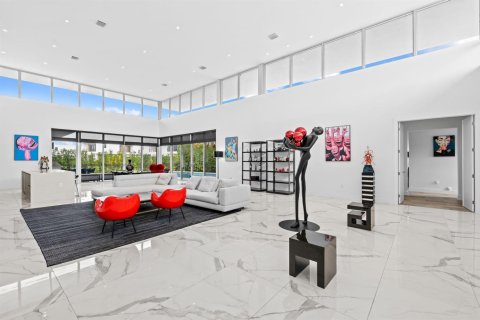 House in Weston, Florida 5 bedrooms, 430.88 sq.m. № 2246589 - photo 4