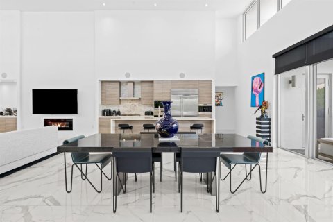 House in Weston, Florida 5 bedrooms, 430.88 sq.m. № 2246589 - photo 9